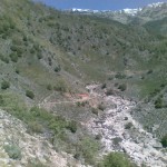 Río entre montañas Río entre montañas